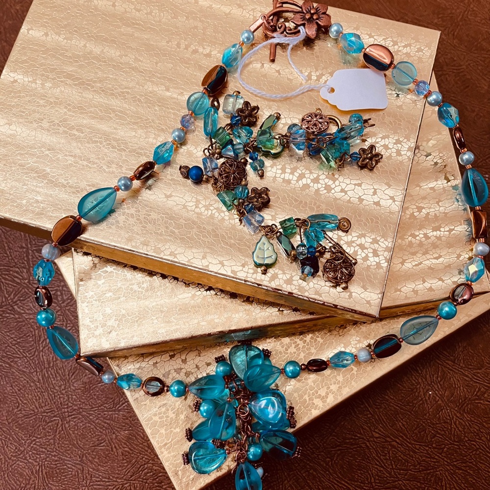 Artisan Crafted Aqua blue multi crystal Lariat necklace with matching Bracelet